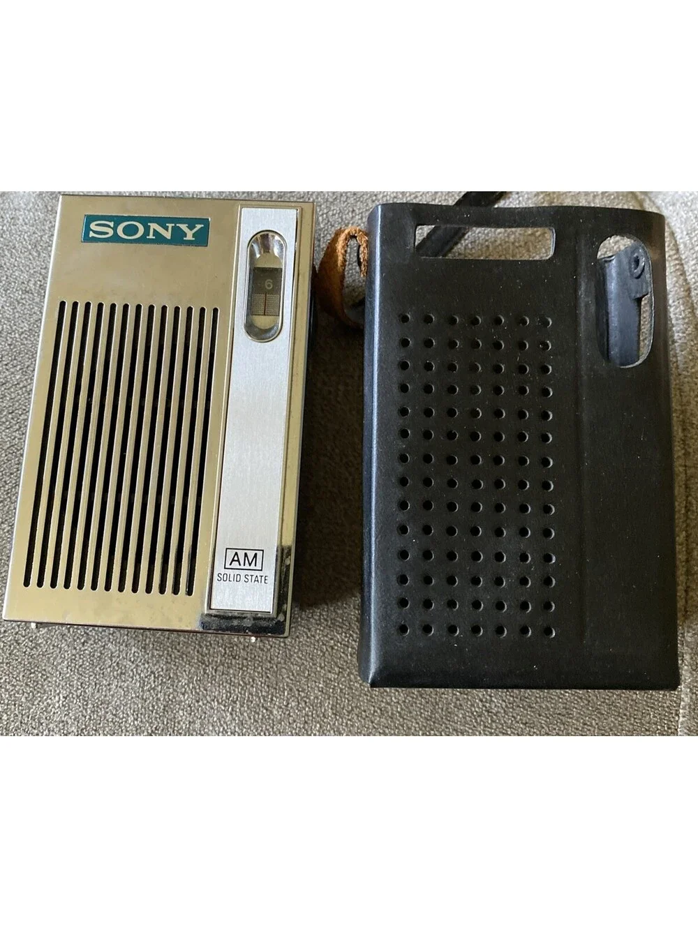 VTG Sony AM Solid State 2R-31 Radio Tested Works Silver W/Leather Case